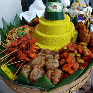 Tumpeng tradisional