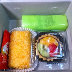 Kue Risoles, Pie Buah, Lemper Basah