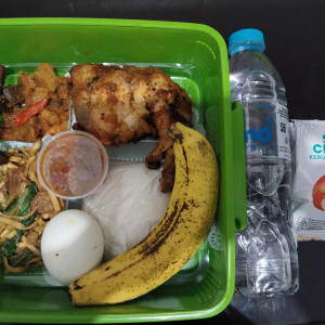 Nasi campur ayam bakar