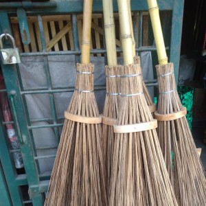 Sapu Lidi Gagang Panjang