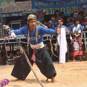 Jasa tim kesenian Sraten dan Jasa tim kesenian Nogosaren