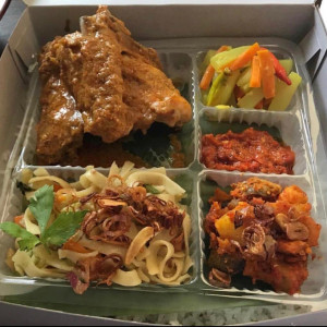 NASI KOTAK AYAM JAWA BUMBU RUJAK