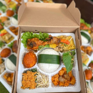 Nasi Kotak + air mineral