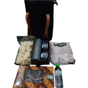 Souvenir/Cenderamata berupa Tas Souvenir beserta Isinya