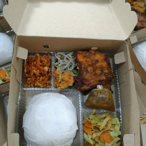 Nasi Box Ayam Bakar Kampung Premium
