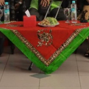 SEWA MEJA KAYU KECIL VIP