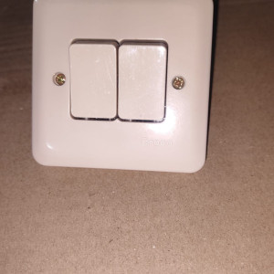 saklar tanam ganda broco