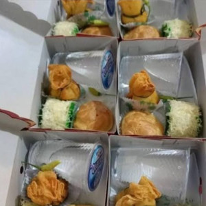 SNACK BOX DENGAN ISIAN SNACK SESUAI SELERA DAN PERMINTAAN CUSTOMER