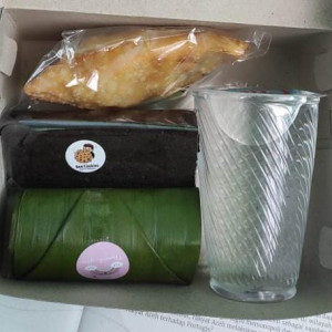 SNACK KOTAK ISI KUE BASAH DAN KERING 3 PCS