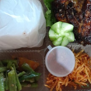 Nasi Kotak Ayam Mustofa