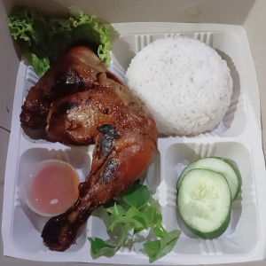 paket  nasi dan ayam bakar
