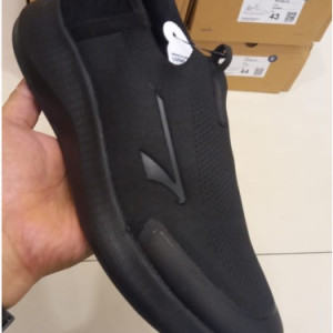 Sepatu Sneakers Brodo