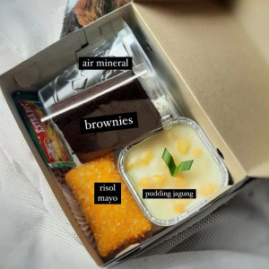 snack 1 ( air mineral + 3 macam snack )