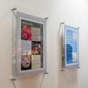 Papan informasi Akrilik