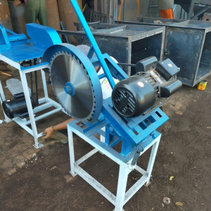 Mesin Pemotong Bambu