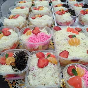 Salad buah 400 ml
