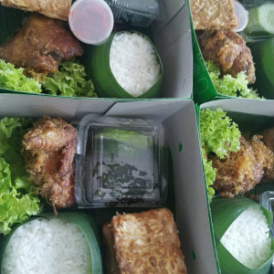 Nasi box iwing kitchen paket 1