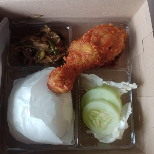 PAKET MAKAN NASI AYAM GORENG