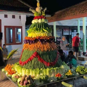 Gunungan Buah dan Sayur
