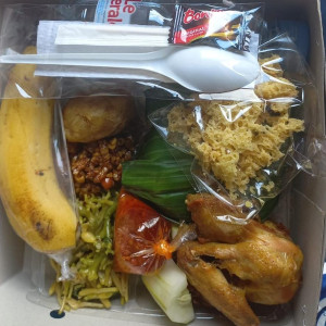 NASI AYAM GORENG KREMES