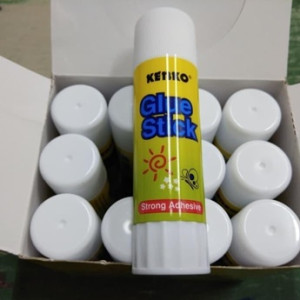 Lem Kertas Stick merk Kenko
