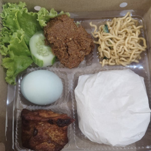 Nasi Kotak Daging Rendang