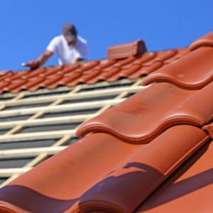 Pemasangan 1 m1 Bubung Genteng Mantili