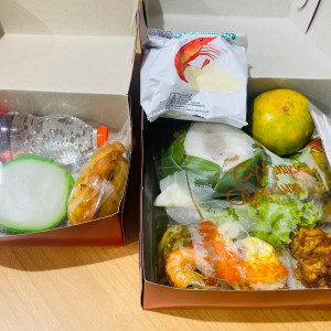 snack box atau kotak kue