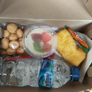 Kue Kotak 23.000 by Lumintu Catering