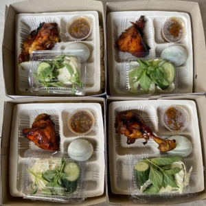 Paket Makan Ayam lalapan dan Telur Asin