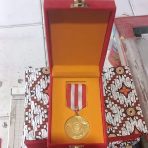 Pin Logam Kuningan