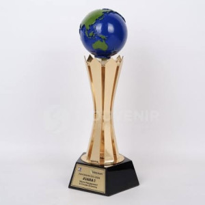 Piala Custom Besar