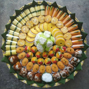 Tumpeng jajan tradisional