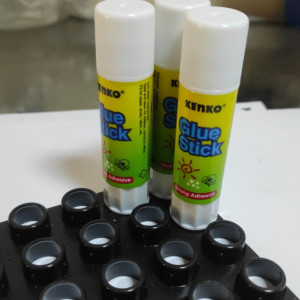 Lem Kertas Stik KENKO