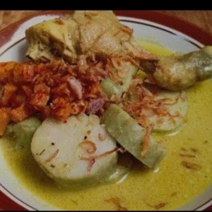 Lontong lodeh opor ayam