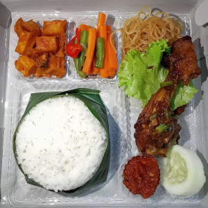 Nasi kotak ayam bakar