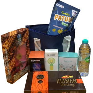 Souvenir/Cenderamata berupa Tas Souvenir beserta Isinya