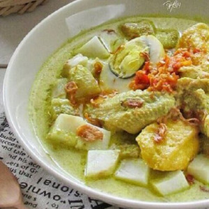 Lontong Opor Komplit