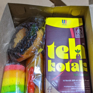 Snack box isi 4