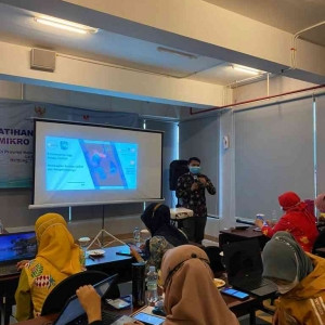 Pengisi acara, motivator, MC, Dirijen, Doa