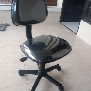 Kursi putar secretaris