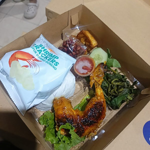 Nasi kotak Ayam Bakar Solo