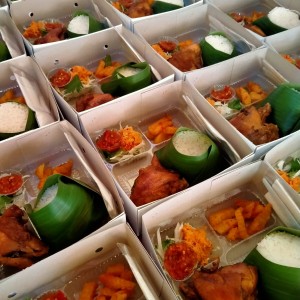 Ari Nasi box ayam tepong goreng
