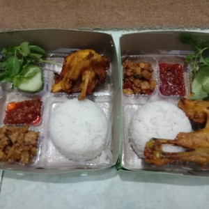 Nasi Box Paket Ayam Goreng