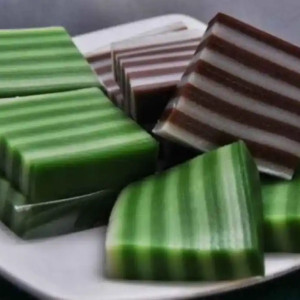 Kue lapis pandan/ coklat