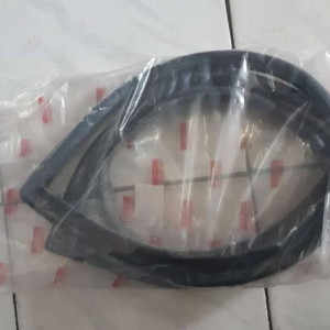 KARET KACA BELAKANG KECIL PANTHER KOTAK THN 95 s/d 2000