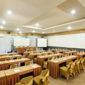 RUANG MEETING PLUMBON ROOM