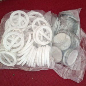 Pin Gantungan Kunci Plastik