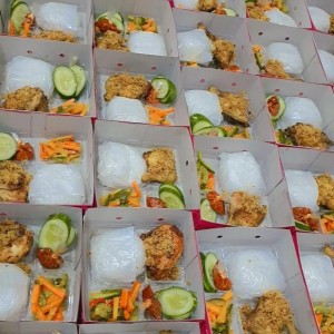 NASI AYAM SERUNDENG