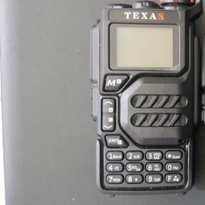 Handy Talky Spesifikasi : Frekuensi UHF 400-470 MHz